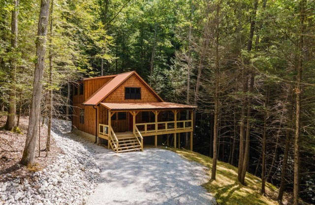 Hot Tub, WiFi, Adventure - New Family Cabin - Angel's View - Red River Gorge, Kentucky!