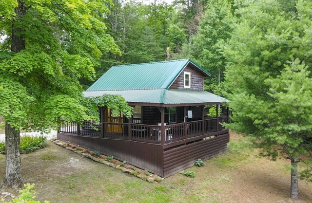 Hot Tub, WiFi & Pet-Friendly - Secluded Family Getaway - Pilot Point - Red River Gorge, Kentucky!