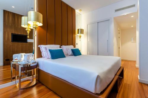 Hotel Gulshan Suites Plaza At Delhi Airport