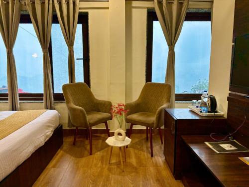 Hotel Honeymoon In Dalhousie #Only Couple and family allowed