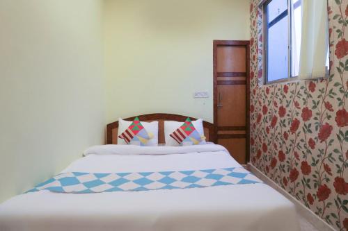 Hotel O Home Cozy Studio Collage Square Hotel Maya International Near St. Thomas's Church