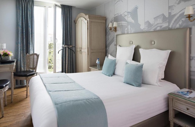 Hotel Plaza Elysées