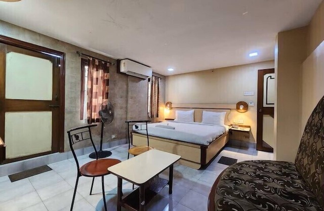 Hotel Pushpak International