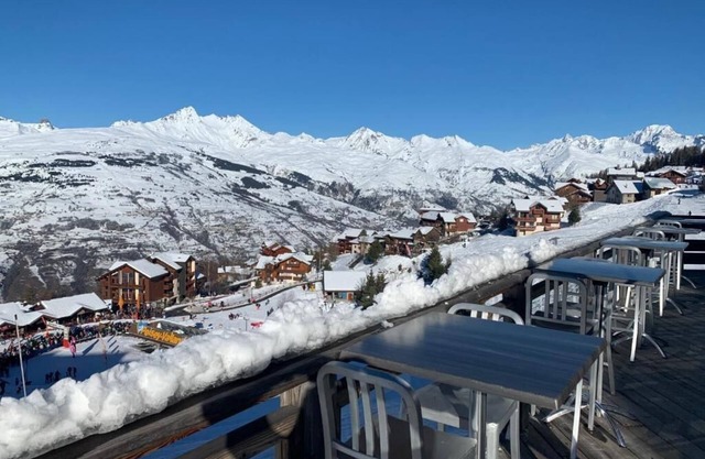 Hotel*** Restaurant & Bar in the heart of Peisey-Vallandry at the foot of the slopes