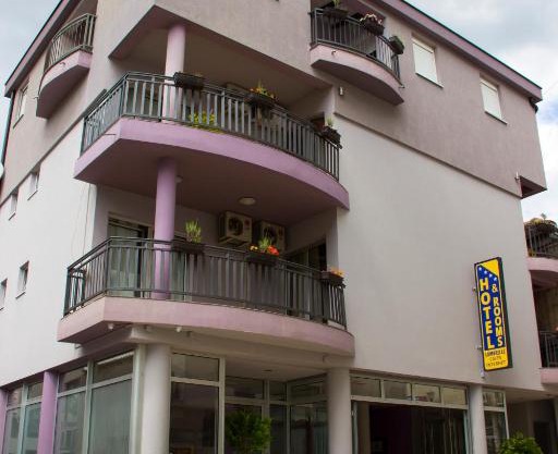 Hotel & Rooms Lombrelle