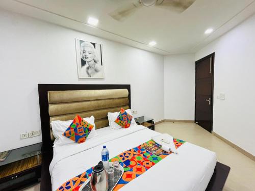 Hotel Smart Stay - Near Malviya Nagar Metro Station