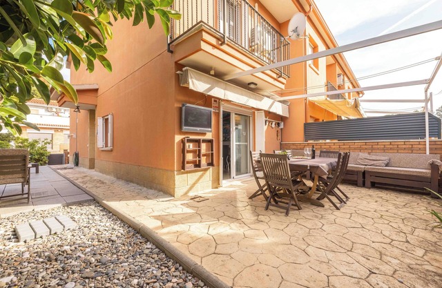 Casa a 150 metros de la playa, piscina,barbacoa y wallbox para coches eléctrico.