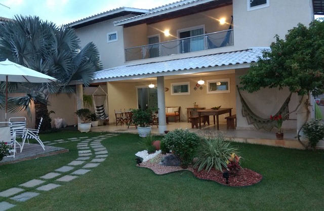 CASA 4 SUITES CONFORTABLES EN GRAN CONDOMINIO CON MUY VERDE, PLAYA Y RÍO.