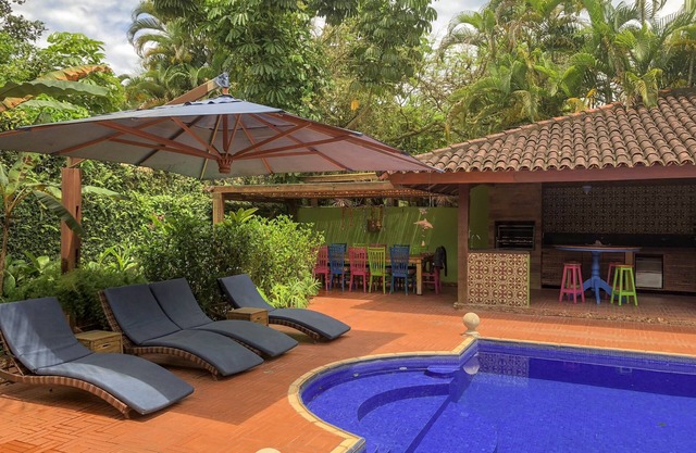 Casa a 50 m de la playa en un condominio diferenciado, total privacidad Camburizinho