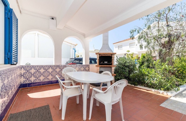 Casa a 50m de la playa, patio con barbacoa e internet de fibra by ALGARVEMANTA (6V3)