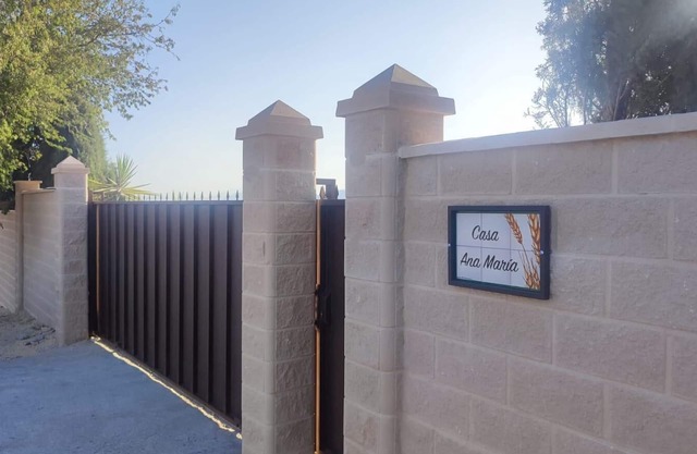 CASA ANA MARÍA DESCONEXION EN LA MONTAÑA CON VISTAS INCREIBLES. PISCINA PRIVADA.