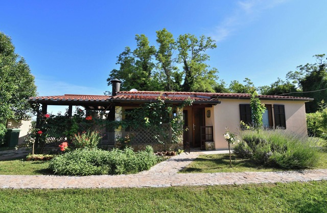 House Ariella (113191-K1) - Umag