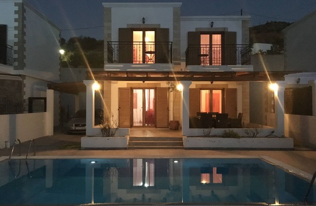 Villa con Piscina Privada
