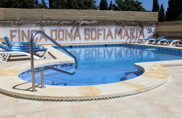 Casa para 6 personas, piscina comun., ideal para familias, se permiten mascotas.
