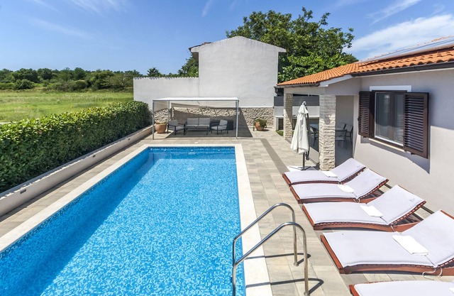 Ideal para familias, se admiten perros, zona tranquila, muchas actividades cercanas
