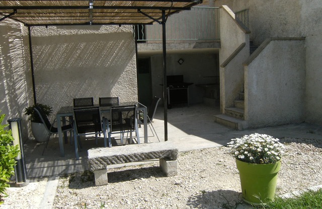 Casa en un pueblo del enclave de los papas.