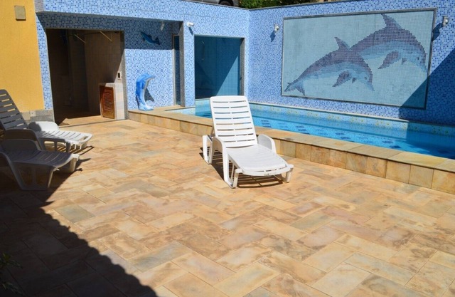 Casa en cond. con playa privada, 4 qtos, piscina, barbacoa, sauna + corte.
