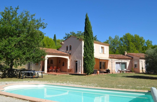 Casa a Montfort-sur-Argens con giardino