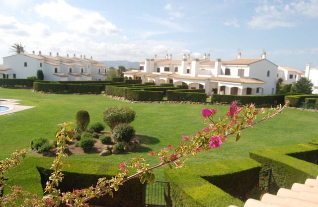 Casa en parque natural 100m de la playa, con jardín y piscina, WIFI Tranquilidad