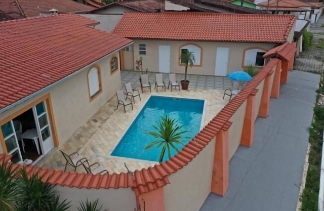 Casa en Praia Grande de alto estándar con piscina a 100 metros de la playa