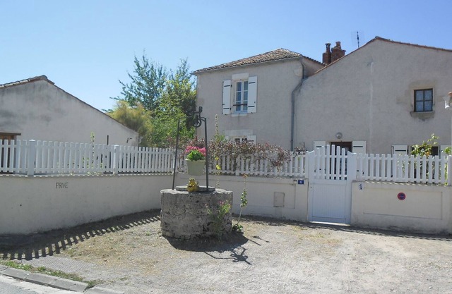 Casa en pueblo tranquilo cerca de La Rochelle, a 10 minutos de Châtelaillon-Plage.