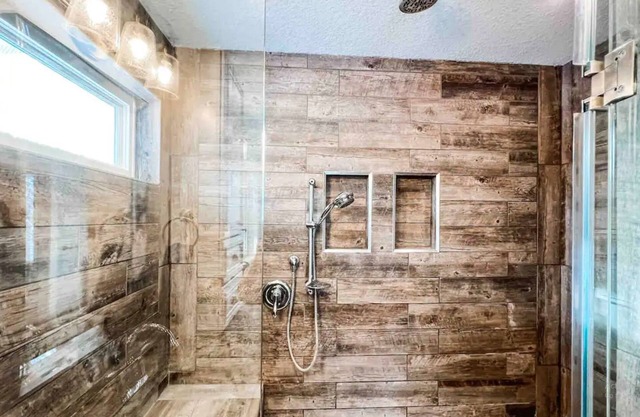 House in the Woods -- relax or entertain in remodeled open floor plan