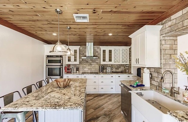 House in Willoughby Acres