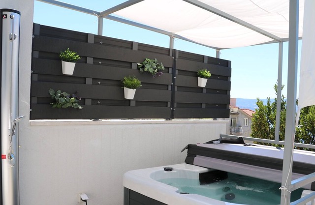 Casa Marta (56091-K1) - Omis