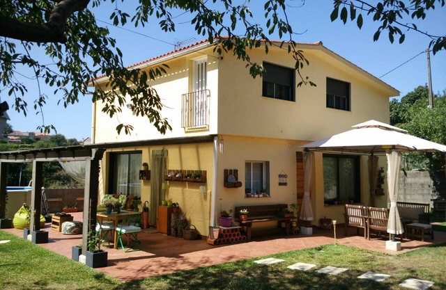 Casa cerca Playa Ladeira-Baiona- Pozas de río, jardín, barbacoa, piscina, wifi.