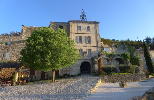 CASA DE CARÁCTER DEL SIGLO 18 SITUACIÓN ÚNICA LUZ ESPECIAL