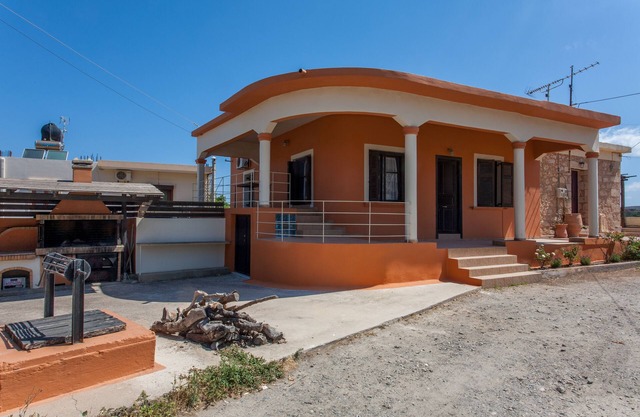 Casa de colores en el pueblo de Zerviana