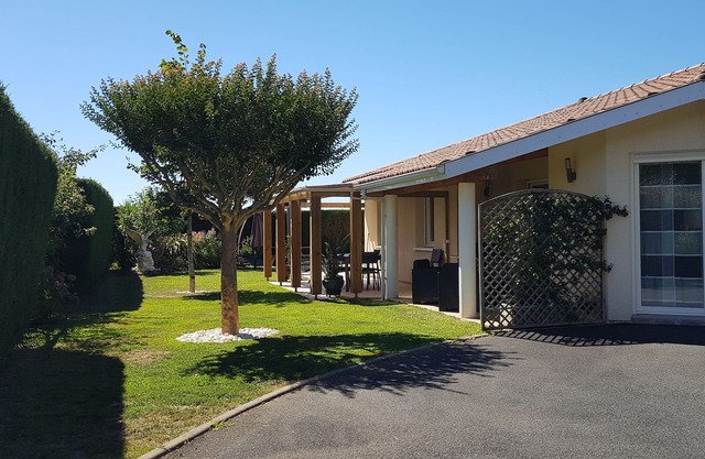 CASA EN UNA PISCINA CLIMATIZADA, TRANQUILA Y CERCA DE LAS PLAYAS