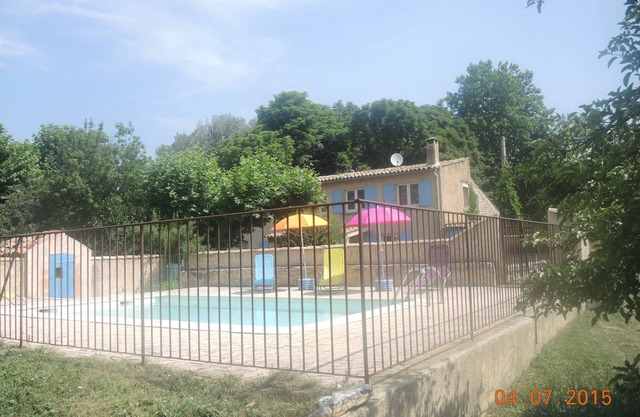 casa con piscina privada a los pies del Mont Ventoux y Sault.