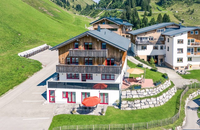 Casa Rothorn, Apartamento Höfer para 8 personas con terraza propia.