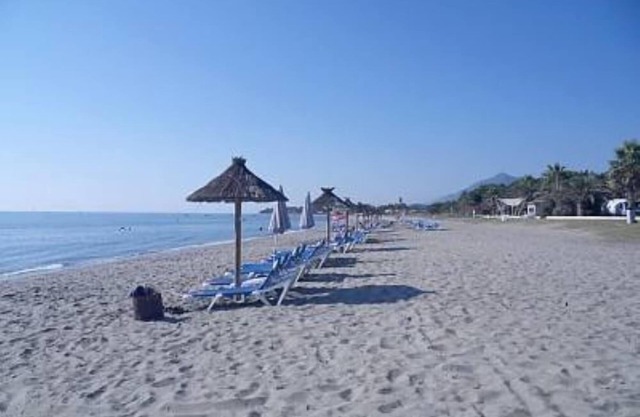 vista al mar y montaña