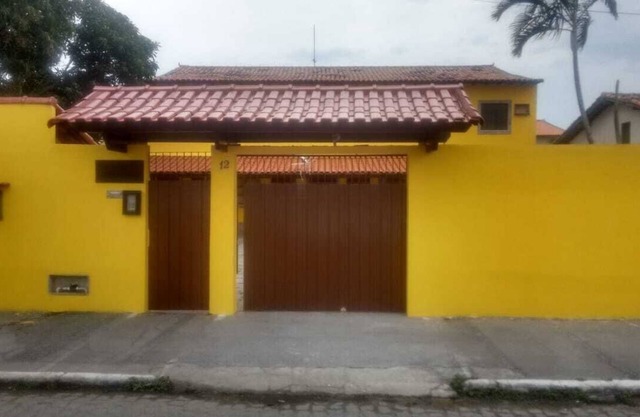 Casa con 2 dormitorios y 2 baños en un condominio, cerca de Praia do Forte.