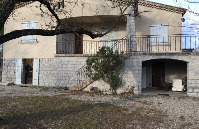 Casa con amplio jardín, capacidad para 6 personas, en un río, totalmente equipada