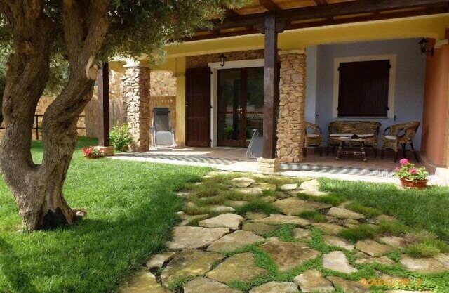 Casa con jardín en una excelente posición a solo 500 metros del mar duerme 2
