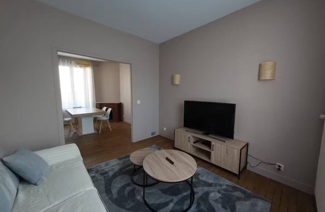 House with garden near RER B transport