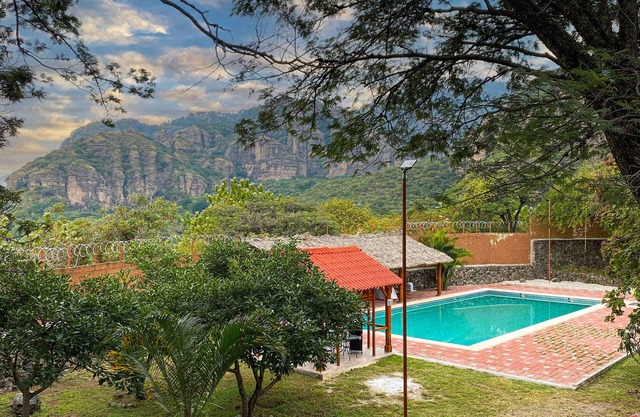 Casa con Alberca Climatizada con Paneles Solares y Gimnasio en Tepoztlán