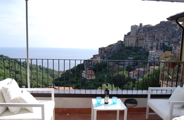 CASA CON TERRAZA PANORAMICA