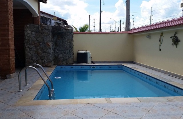 Casa con piscina a 100 metros de la playa.