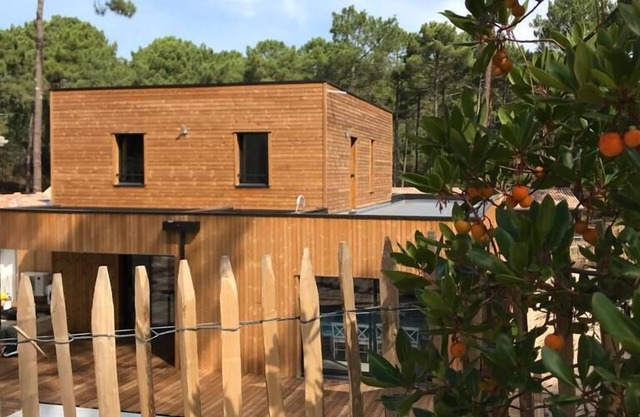 Casa con piscina entre lago y mar