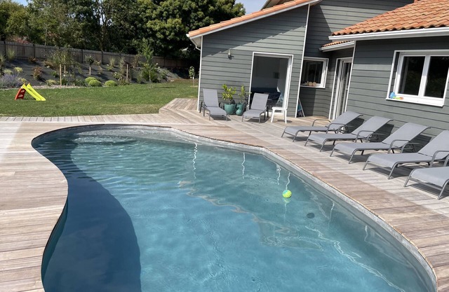 Casa con piscina para 8 adultos - 2 niños