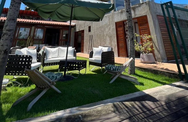 House with Pool in front of Lagoa, in Massagueira