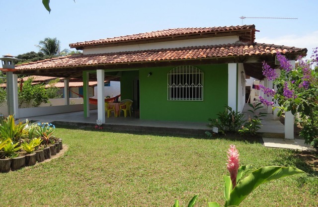 Se alquila casa con piscina para temporada en Praia do Norte, a 400 metros de la playa.