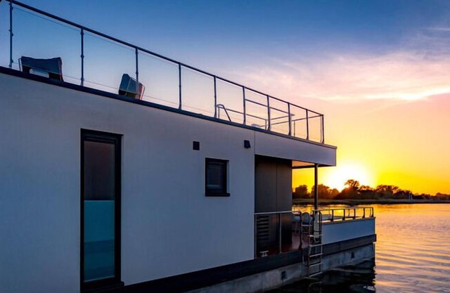 Houseboat in Ribnitz Damgarten