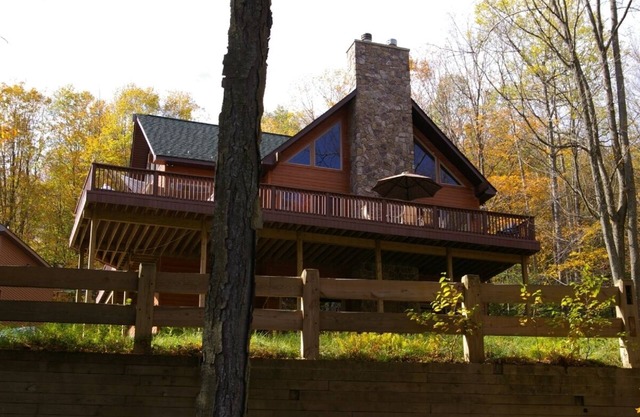 * ENORME 5000SF * Lake Wallenpaupack 250FT Lakefront, Beach Sleeps 12 + Boats incluyen
