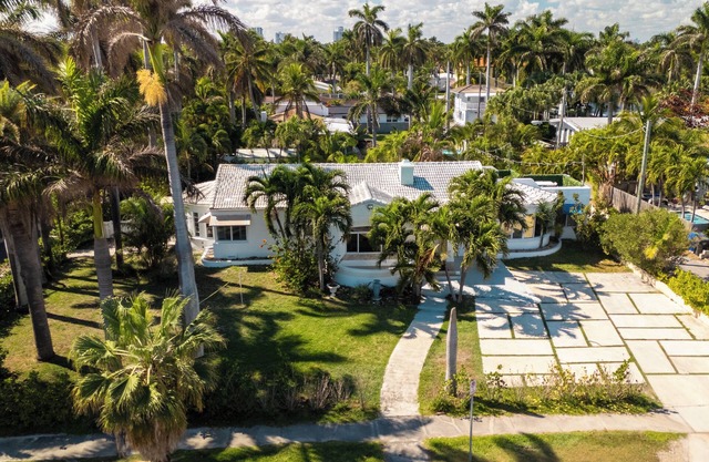 Casa Playa: Luxy Villa w/pool 3min walk to beach