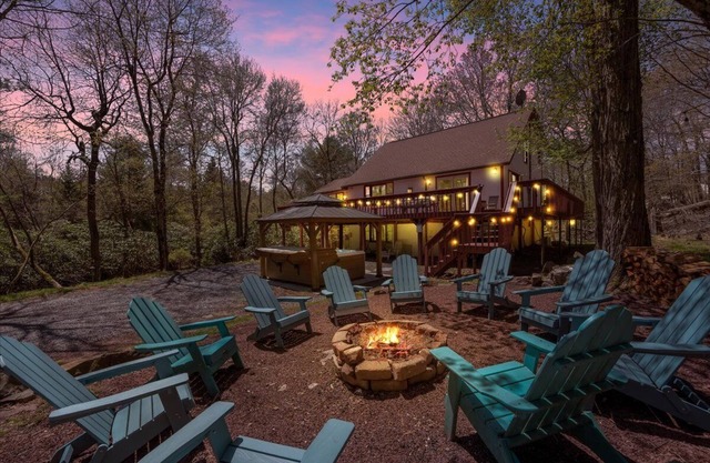 Huge Hot Tub - Game Room